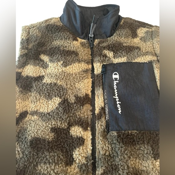 Champion Reversible Vest w/Military Print Fleece Upper and Black Nylon Internal - Picture 5 of 15